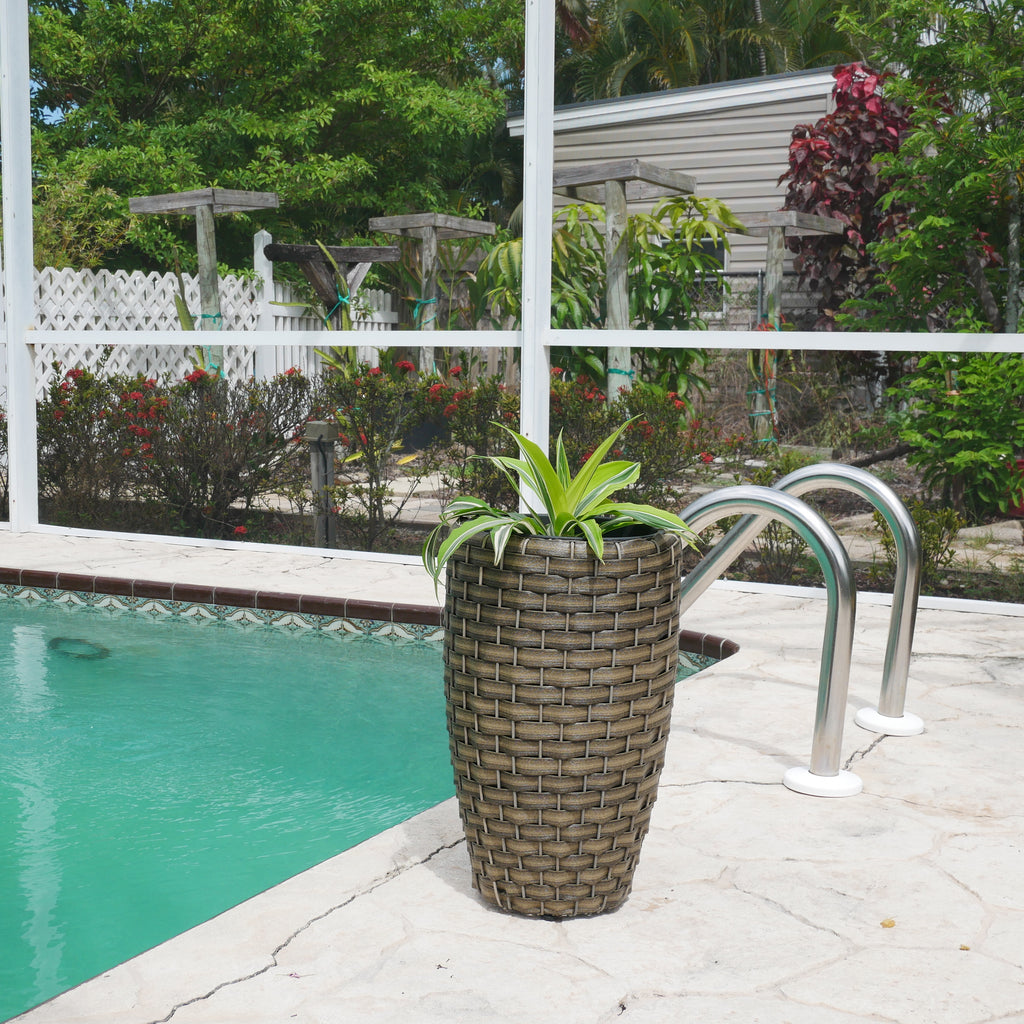 Round Wicker Planter, Medium