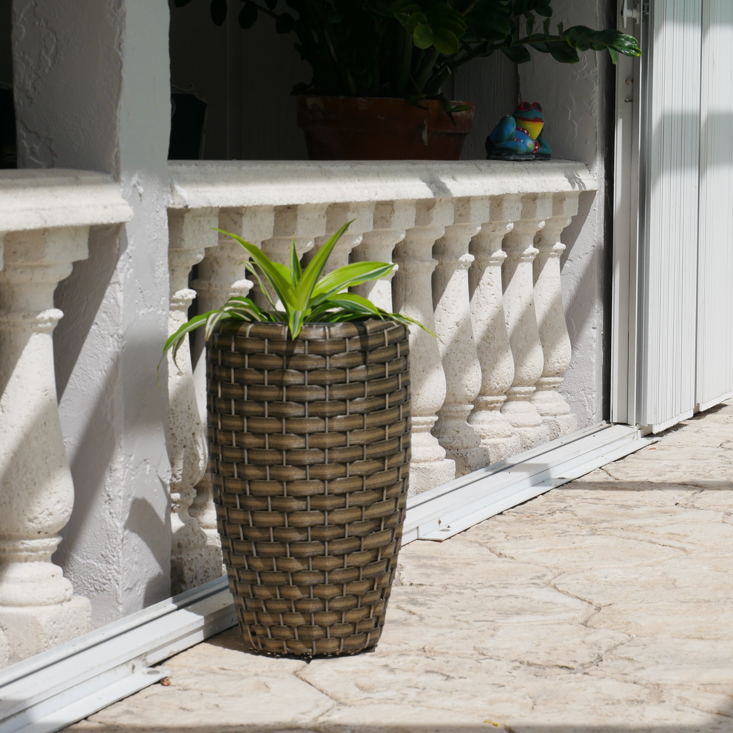 Round Wicker Planter, Medium